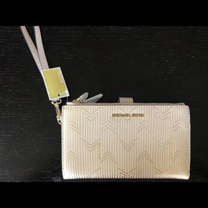 Michael Kors Jet set iPhone plus Wristlet ✨NEW✨